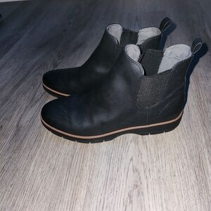 Dr. Scholl's Black Leather Chelsea Heeled Boots with Tan Trim